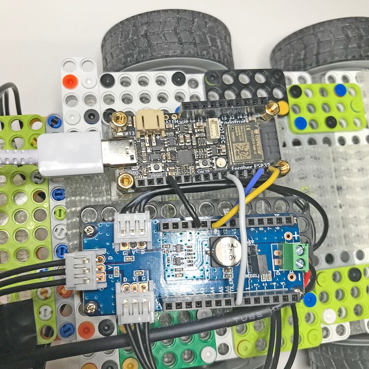 ESP32 + DXL Shield MKR Mashup in ARDUINO - DYNAMIXEL Showcase - ROBOTIS